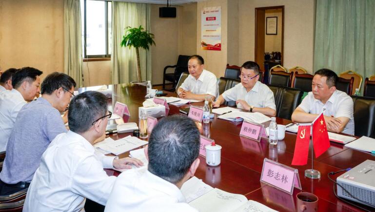 尊龙凯时人生就是搏集团党委召开对照党章党规找差距专题会议