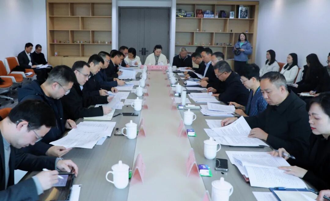 省尊龙凯时人生就是搏集团与成华区召开工作对接会