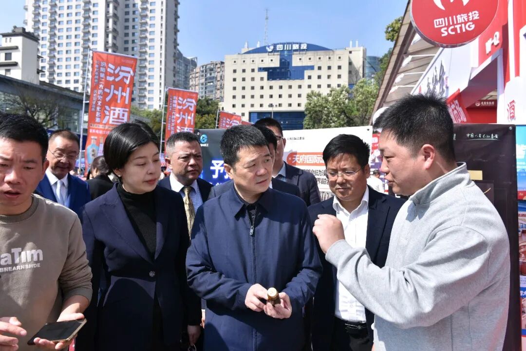 d0b7d7df-e41d-41bb-a648-0ed5aff3dcda 省尊龙凯时人生就是搏集团党委书记、董事长游勇带队查抄锦江宾馆春季酒类洽谈会